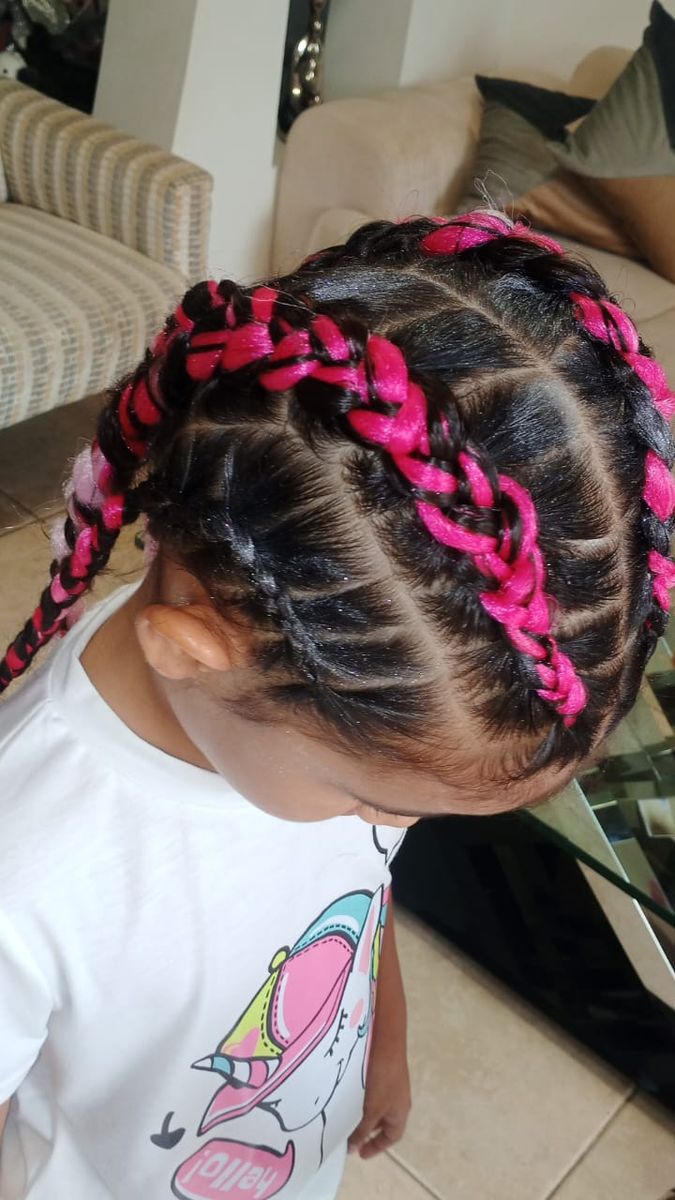 Trenzas con extensión rosa neón